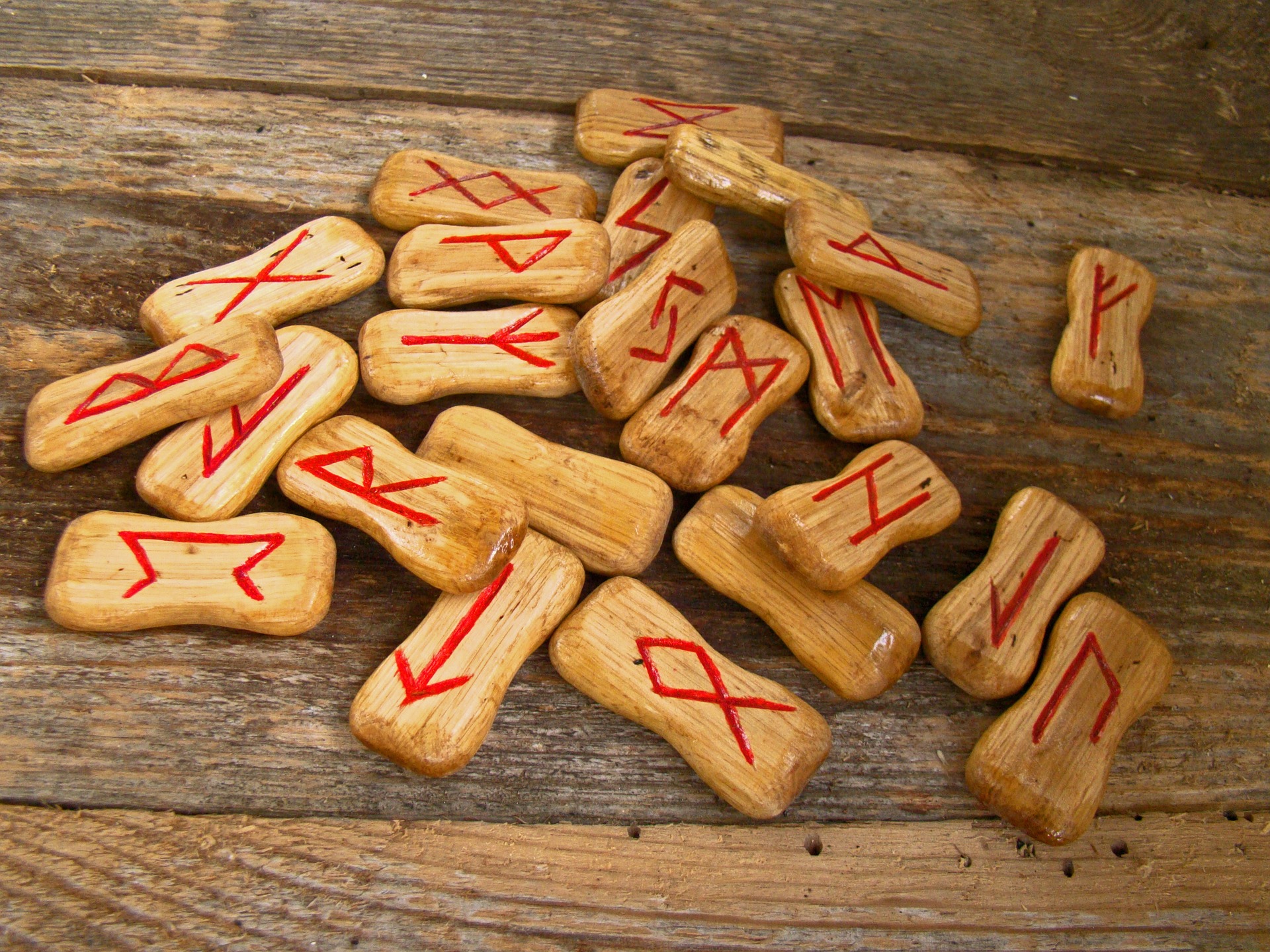 Mixing Tarot cards and Runes together for the best outcome